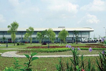 Bundeskanzlerin Dr. Angela Merkel hat heute in Hanoi in Vietnam eine neue Fabrik der B. Braun Melsungen AG offiziell eröffnet. B. Braun hat rund 32,6 Millionen Euro in die neuen Fertigungsanlagen für Infusionsüberleitungssysteme (IV-Sets) investiert und damit den größtn medizintechnischen Komplex in ganz Vietnam geschaffen. Foto: nh