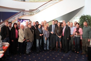 Delegation Schwalm-Eder gemeinsam mit dem alten und neuen Landesvorsitzendem der SPD und Ministerpräsidentenkandidaten Thorsten Schäfer-Gümbel (Giessen), dem stellvertretenden Landesvorsitzendem und Bürgermeister Manfrad Schaub (Baunatal) und Landtagsabgeordnete Regine Müller. Foto: nh
