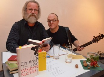 Gert Hirchenhain (links) und Stefan Metz beim Abstimmen letzter Details. Foto: Reinhold Hocke
