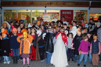 JSG Spangenberg/Elbersdorf gewinnt Halloween-Wette gegen REWE-Mohr Spangenberg. Foto: nh