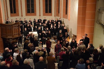 Gelungener Auftritt: Nach dem Konzert gab es für das Orchester ordentlich Applaus. Foto: Reinhold Hocke