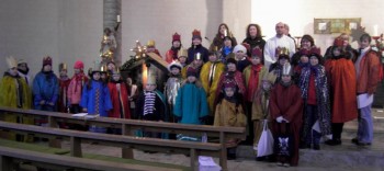 Die Borkener Sternsinger sammeln 2002,65 Euro für Kinder in Not. Foto: nh