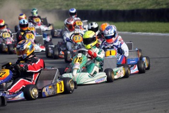Mercedes-Benz DTM-Pilot Ralf Schumacher (mitte Nr. 75) ist Schirmherr der ADAC Kart-Masters und fährt auch selbst mit. Foto: Uli Daume