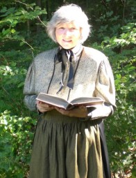 In die Rolle der Dorothea Viehmann mit ihren Märchenerzählungen der Brüder Grimm, wird am 21. Juli Büchereileiterin Barbara Jüngling schlüpfen, wenn die Geschichte von „Hänsel und Gretel“ erzählt und gespielt wird. An einem ganz besonderen Ort. Foto: sb