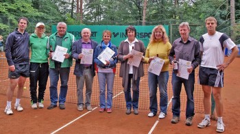 Stellvertretender Spartenleiter Jürgen Kehr, Jugendwartin Maria Rothhämel, Herbert Kühlborn, Bernd Denk, Karin Horn, Eva Schönewolf, Susanne Koch, Stefan Heuser und Spartenleiter Björn Bartels (v.l.). Foto: nh
