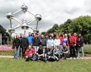 Ziel erreicht! Nach vier Tagen kamen die 23 Teilnehmer der Radtour vor dem Brüsseler Wahrzeichen, dem Atomium an. Foto: nh