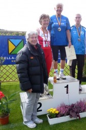 Hella Böker, die Grande Dame des Deutschen Leichtathletik-Verbandes, ganz oben auf dem Treppchen. Foto: nh