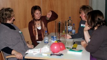 Melanie Heinz, Karin Horn und Monika Rohr vom Kindergarten Am Schloth und Tanja Schmidt vom Kindergarten Kasseler Straße (v.l.). Foto: nh