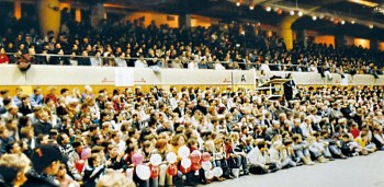 So soll es am Mittwoch wieder sein: Hochstimmung in der Melsunger Stadtsporthalle wie zu besten Pokal-Zeiten. Foto: Heinz Hartung