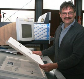 Liebe zu seinem Beruf: Wenn Wolfgang Plag nicht im Büro zu finden war, dann arbeitete er im Betrieb mit. Foto: me