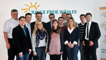 Thomas Franke, Lars Wicke - Schatzmeister JFW Hessen, Andre Stenda - Stellv. Landesvorsitzender JFW Hessen, Rebecca Scholz - Schriftführerin JFW Hessen, Engin Eroglu - Landesvorsitzender JFW Hessen, Karl Ilgenfritz - Stellv. Landesvorsitzender JFW Bayern, Annika Berg, Diego Semmler, Walter Öhlenschläger - Landesvorsitzender FW Hessen, Laura Macho, Matthias Penkala - Stellv. Landesvorsitzender JFW Bayern, Christoph Nachtigall und Christian Hanika - Landesvorsitzender JFW Bayern (v.l.). Foto: nh
