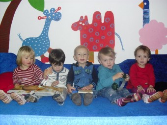 Gisela Wachter ist eine der langjährigen Tagesmütter aus Schwalmstadt und 2. Vorsitzende im Tageselternverein. Sie betreut fünf Tageskinder in dem kinderfreundlich gestalteten Wohnraum ihres Hauses. Foto: nh