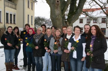 Ihre berufsbegleitende Ausbildung zu staatlich anerkannten Heilpädagogen an der Hephata-Akademie für soziale Berufe haben am 28. Januar 14 Studierende der Hephata Akademie in Schwalmstadt nach fünf Semestern erfolgreich abgeschlossen. Foto: nh hephata130219