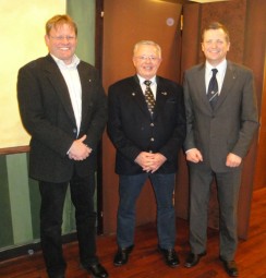 Adreas Ehrt, Bernd Pfeiffer und Michael Sack (v.l.). Foto: Gert Wenderoth lions-homberg130213