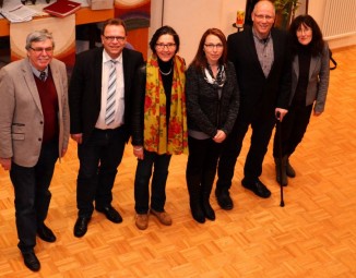Birger Fey (Bürgermeister Frielendorf); Winfried Becker (1. Kreisbeigeordneter des Schwalm-Eder-Kreises); Regine Müller, MdL; Ruth Faupel (Leitung Kindertagesstätte Metzen Tannen, Borken); Dieter Schorer (Vorsitzender des Kreiselternbeirats Schwalm-Eder) und Karin Wagner (Leiterin des Jugendamts des Schwalm-Eder-Kreises) (v.l.). Foto: nh spd130227a