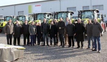 Dr. Harald Bräutigam, Bernd Siebert, Mark Weinmeister, Claudia Ravensburg, Erich Kaiser, Christian Seyffarth, Armin Schwarz, Matthias Wettlaufer, Ernst Mohr, Hartmut Spogat, Max-Ferdinand von Korff, Reinhard Otto, Dr. Walter Lübcke, Wolfgang Kautz und Hendrik Brüggemann. Foto: nh