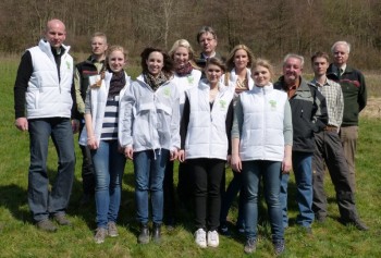 Das Team der Aufforstung am 18. April im Forstamtsbezirk Neukirchen. Foto: nh