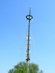 Maibaumaufstellung in Allendorf am 1. Mai um 11 Uhr. Foto: nh maibaum-allendorf130415