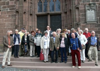 Die Reisegruppe vor der Reformationskirche. Foto: nh