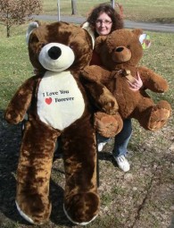 Schwalm-Eder-Schau: Veranstalter spendet Riesen-Teddys. Foto: nh schwalm-eder-schau130415