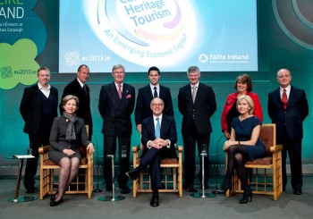 Auf der europäischen Tourismus-Konferenz in Dublin haben Experten über die Zukunft des Kulturtourismus gesprochen, darunter auch Pierre Schlosser (5. v.l.), Projektleiter GrimmHeimat NordHessen. Des Weiteren sind auf dem Foto zu sehen (v.l.): Mark Nagurski (CEO CultureTECH, eines der größten Festivals rund um Medien und Technik in Europa), Olivia O’Leary (BBC Moderatorin), Prof. Greg Richards (Universität Tilburg), Redmond O’Donoghue (Vorsitzender Fáilte Ireland), Loyd Grossman (UK Heritage Alliance), Shaun Quinn (CEO Fáilte Ireland), Mary King (Fáilte Ireland), Prof. Annick Schramme (Universität Antwerpen) und Ignasi de Delàs i de Ugarte (CEO Tourisme de Barcelone). Foto: nh grimm-heimat130501