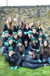Die Schülerinnen und Schüler der THS führen das Märchen Rapunzel am Dörnbergtempel auf. Foto: S. Kordes rapunzel-homberg130513