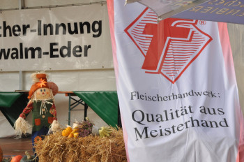 Fleischer-Fachbetriebe spenden Ahle Worschtbfür Hochwasseropfer. Foto: nh fleischer130617