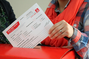 Sichere und faire Arbeit ist für viele Menschen das zentrale Thema im Jahr der Bundestagswahl. Zu diesem Ergebnis kommt die größte Beschäftigtenbefragung Deutschlands. Foto: nh ig-metall130624