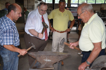 Axel Möller, Bernd Siebert MdB, Ulrich Salzmann und Karl Möller (v.l.). Foto: nh siebert-spangenberg130731