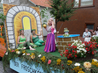 Hutzelkirmes: Märchenfestzug zog durch die Straßen. Foto: nh hutzelkirmes130812a