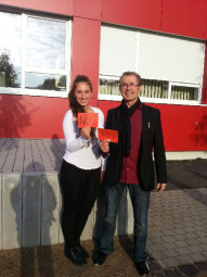 Ann-Kristin Dippel und Schulleiter Dr. Dieter Vaupel. Foto: nh dbs131106