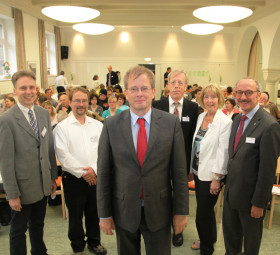 Forum Diakonische Kirche: Hephata-Direktor Pfarrer Maik Dietrich-Gibhardt, Jugenddiakon Detlef Jacob, Prof. Dr. Andreas Kruse, Prof. Dr. Werner Vogel, Helga Engelke und Landeskirchenrat Horst Rühl (v.l.). Foto: nh diakonisches-forum140526