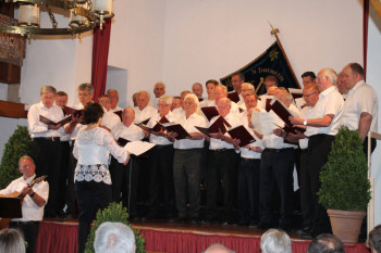 Am vergangenen Sonntag hatte der Spangenberger Männergesangverein alle Musikfreunde zu seinem Konzert auf Schloss Spangenberg eingeladen. Knapp 250 Besucher waren dieser Einladung gefolgt und hatten den Rittersaal und die Empore bis auf den letzten Platz gefüllt. Foto: nh mgv140619