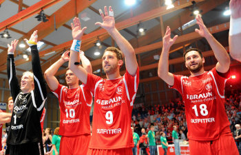 So wollen Sie auch nach dem Spiel gegen Toulouse jubeln: Mikael Appelgren, Malte Schröder, Patrik Fahlgren, Philipp Müller (v.l.). Foto: Heinz Hartung mt-melsungen140930