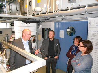 Dr.-Ing. Christoph Pohl, Dipl.-Wirtsch.-Ing. Christoph Schevalje (beide eta|opt), Helena Heuckmann (Büro Martina Werner MdEP) und Martina Werner MdEP (v.l.). Foto: nh martina-werner141125