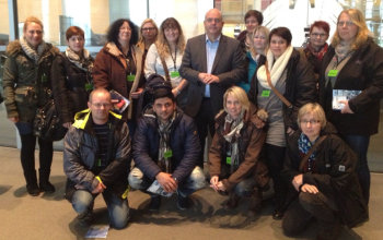 Im Bundestag: Studierende der Hephata-Akademie mit Dr. Edgar Franke (Mitte), Mitglied des Bundestages. Foto: nh hephata141215