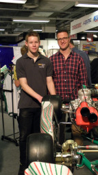 Darwin Daume und Ralf Schuhmacher bei der Begutachtung des neuen Tony Kart. Foto: Uli Daume OLYMPUS DIGITAL CAMERA