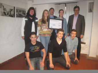 Marianne Hühn (Vorsitzende Europa-Union Schwalm-Eder), Hannah Boppert, Dirk Kaltschnee, Viktoria Grebe und Volker Damm (Leitung Partnerschaft Cleon d europa-union150209
