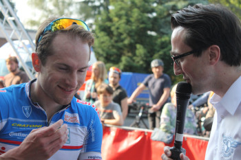 Sprinter Roman Kuntschik geht optimistisch in die neue Saison und hofft auf weitere Siege für die MT, hier im Interview nach seinem ersten Frühjahrssieg 2014 in Krefeld-Fischeln. Foto: nh Sprinter Roman Kuntschik geht optimistisch in die neue Saison und hofft auf weitere Siege für die MT, hier im Interview nach seinem ersten Frühjahrssieg 2014 in Krefeld-Fischeln. Foto: nh