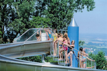 Die Riesenrutsche macht Spaß. Foto: Rolf Mänken