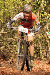 Max Feger von der MT Melsungen bei seinem Sieg in Bad Harzburg im orangen Outfit seines  Teams Focus Rapiro Racing. Foto: nh