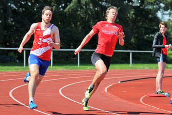 Yannick Hoos vor Michael Hiob im 200m-Finale. Foto: nh