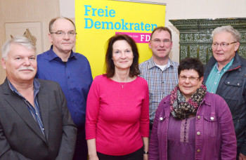 Arne Beneke (Vorsitzender), Volker und Doris Küllmer (Beisitzer), Thomas Kellner (stv. Vorsitzender), Ute Müller-Hilgenberg (Schatzmeisterin) und Erwin Döhne (stv. Vorsitzender) (v.l.). Foto: Reinhold Hocke