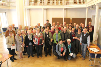 Gruppenbild nach der Ankunft der Gäste im Ziegenhainer Rathaus. Foto: nh