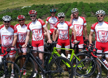 Starkes Melsunger Team beim Dreiländergiro in Nauders (v.l.): Stephan Warlich, Karina Menn, Timo Zarth, Christian Sippel, Dieter Vaupel, Wolfram Bick und Steffen Stibale. Foto: nh