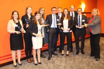 Bestenehrung der IHK Kassel-Marburg im Hotel Reiss in Kassel: Sarah Wiegand; Felicitas Groll; Jacqueline Felmeden; Michele Perez Rivas; Philip Klein; Marc Eberwein; Laura Klipp; Philipp Deist; Kevin Heinrich; Celina Thalemann (Hauptamtliche Ausbilderin für Industriekaufleute und Bachelor of Arts Business Administration) (v.l.); Nicht anwesend: Fabian Ruch; Jonas Bolz. Foto: nh