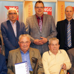 Vorne: Friedrich Schuler (Homberg), Helmut Pfaff (Söhrewald), Hans Becker (Bad Nauheim), Johann Eschinger (Frielendorf, alle 65 Jahre Mitgliedschaft); hinten: Harald Stunz (Vorsitzender NGG-Region Nord- und Mittelhessen), Uwe Hildebrandt (Vorsitzender des NGG-Landesbezirks Südwest), Claus-Harald Güster (stellvertretender NGG-Bundesvorsitzender), Berthold Möller (Jubilar, 70 Jahre Mitgliedschaft), Andreas Kampmann (Geschäftsführer NGG-Region Nord- und Mittelhessen). Foto: nh