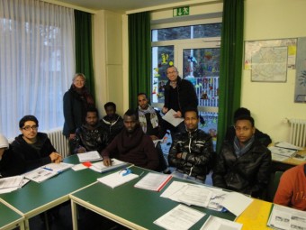 Die Kursteilnehmer, der Flüchtlingsbeauftragte des Lions Clubs, Christian Engel und FrauLambrecht. Foto Gert Wenderoth 