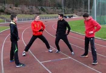 Beim Aufwärmen fachsimpeln Marvin Knaust, Lorenz Funck, Christian Schulz und Aaron Werkmeister über ihre Chancen am Wochenende. Foto: nh Beim Aufwärmen fachsimpeln Marvin Knaust, Lorenz Funck, Christian Schulz und Aaron Werkmeister über ihre Chancen am Wochenende. Foto: nh