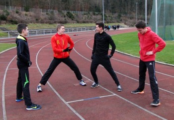 Beim Aufwärmen fachsimpeln Marvin Knaust, Lorenz Funck, Christian Schulz und Aaron Werkmeister über ihre Chancen am Wochenende. Foto: nh